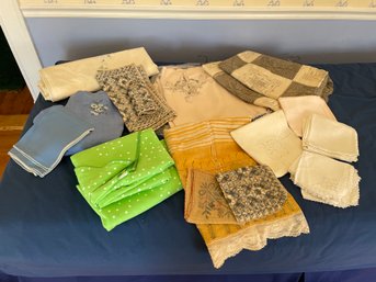 Tablecloths & Napkins