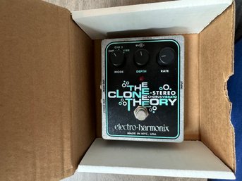 Electro-Harmonix Clone Theory Chorus/Vibrato With Box