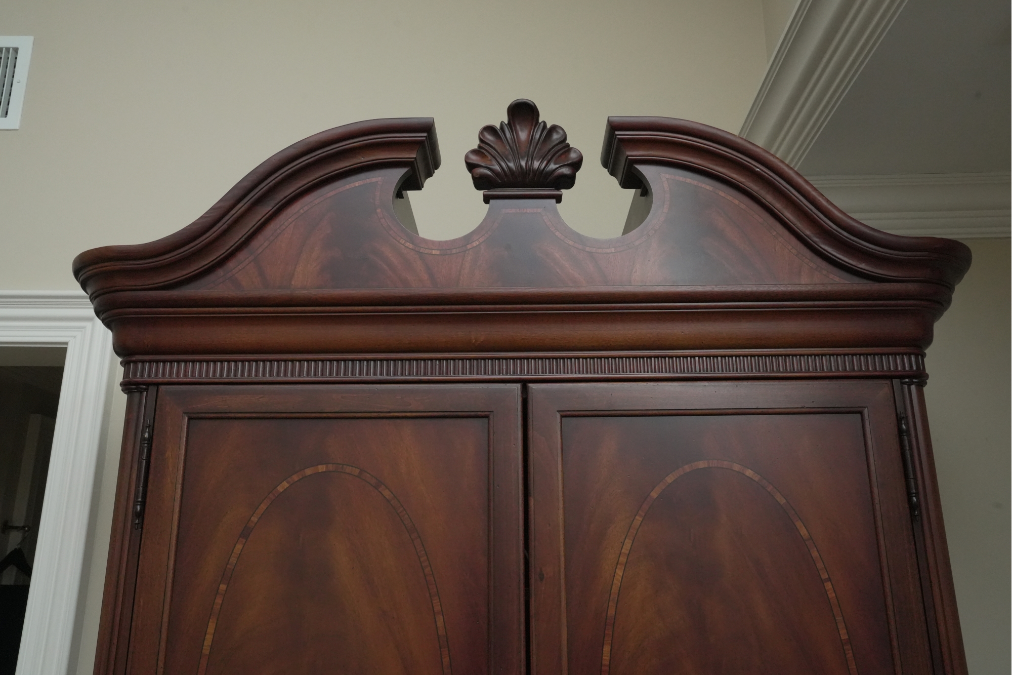 Si Shellcrest Thomasville Traditional Mahogany Armoire With Shell Crest And Inlaid ...
