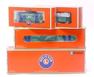 4 Lionel Penn Central Train Cars. Caboose, Baggage Car And Bluetooth Controller