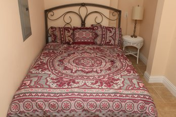 Decorative Metal Headboard & Mandala Bedding Set (Duvet + 3 Pillows)