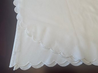 Cittadini White Textured Scalloped Tablecloth