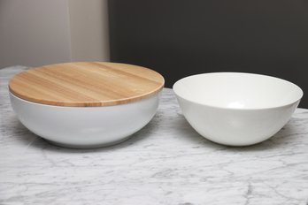 Crate & Barrel Set Of White Bowls With Bamboo Lid