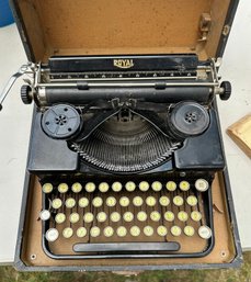 Vintage Royal Typewriter In Case