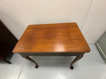 Queen Anne Style Side Table With Cabriole Legs
