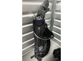 An Older Set Of Mens Golf Clubs And Bag