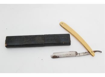 Vintage Straight Edge Razor With Original Case