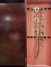 Lot Of Vintage Belts And Necklaces #118