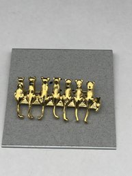 All In A Row, Cats With Long Tails On A Ledge With Kitten On The End, Gold Toned Metal Brooch, 2'