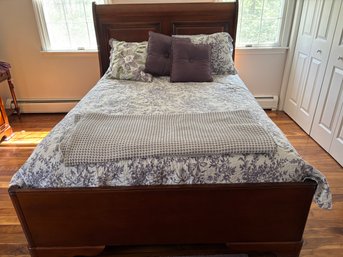 Thomasville Sleigh Bed With Queen Mattress And Bedding