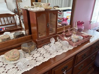 Dresser Trinket Lot