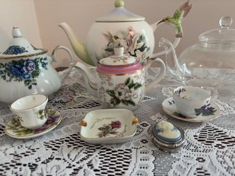 Teapot And Teacups Collection