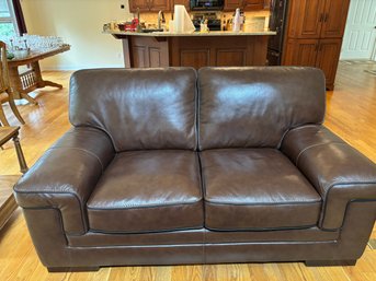 Raymore And Flanagan  Colton Leather Loveseat