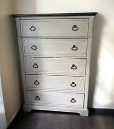 Avalon Cove 5 Drawer Wood Chest In Alabaster