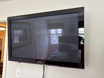 Samsung PN42B450 42' 720p Plasma TV With Fire TV Stick