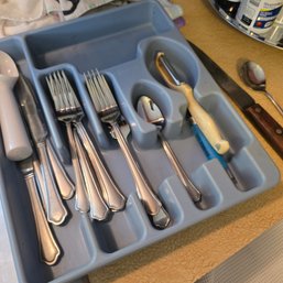 Oneida Rushmore Stainblkess Steel Flatware & Misc Items  (K)