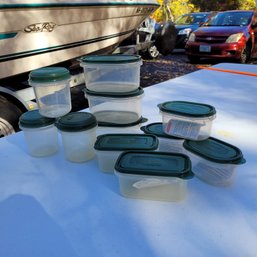 Lot Of Small Rubbermaid Storage Bowls With Lids (CS)