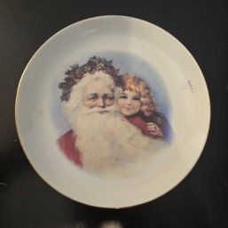 Vintage Collectible Jasco Fine Porcelain Plate From The 'Memories Of Santa' Series, With 24k Gold-trim SH