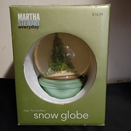 VintageMartha Stewart Everyday Musical Snow Globe, A Collectible Item Featuring A Winter Scene (NM)