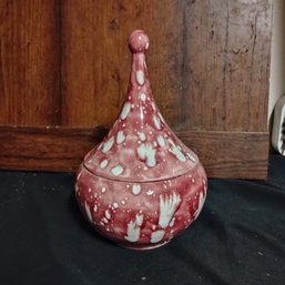 Vintage Art Pottery Covered Dish Or Bowl Featuring A Distinctive Conical Lid And A Splatter Design (NM)