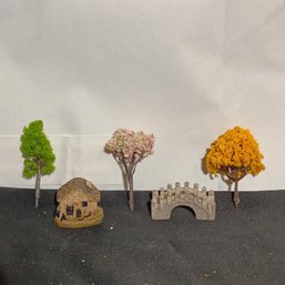 Small Lot Decorative Fairy Garden Collectibles  (NM)