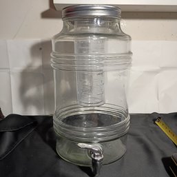 Circleware Breeze 2.4-Gallon Glass Beverage Dispenser With An Ice Insert (NM)