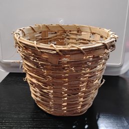 Vintage Woven Basket Features A Rustic, Handmade Design Typical Of Decorative Collectibles (NM)