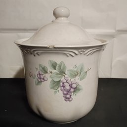 Pfaltzgraff Grapevine Stoneware Canister With A Lid (NM)