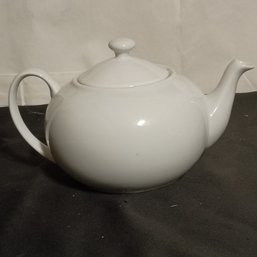 Teapot & Lid Everyday White (Porcelian) By Fitz & Floyd (NM)