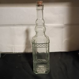 Vintage-style Square Glass Bottle With A Cork Stopper, Often Used For Home Decor, Weddings, Or Crafting (NM)