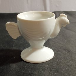 Vintage-style White Porcelain Chicken-shaped  Egg Cup, Likely Used For Serving Soft-boiled Eggs (NM)
