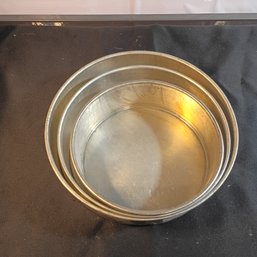 Set Of Vintage Graduated Metal Cake Pans, Likely Used For Making Tiered Cakes (NM)