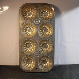 Vintage Ekco Chicago 8-hole Fluted Muffin Tin No.1080 (NM)