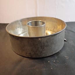 Vintage Heavy Metal Spring Form Funnel Cake Tin C 1960s (NM)