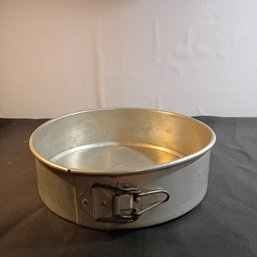 Chicago Metallic  Plain 9.5'  Spring Form Cake Pan'(NM)