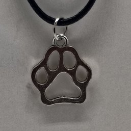 Vintage Style Silver-Toned Dog Paw Print Necklace W/ A  3-D Cast Pendant On An Adjustable Cord (NM) 2 Of 2