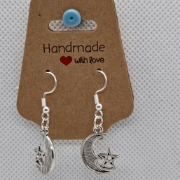 Silver-Toned Crescent Moon And Star Dangle Earrings - Celestial Costume Jewelry (NM)