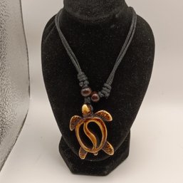 Brown Resin Sea Turtle Pendant Necklace, Crafted From Resin To Mimic Carved Bone Or Coconut Shell (NM)