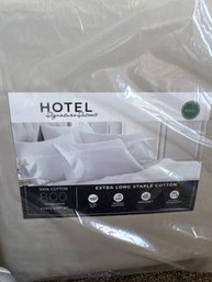 New In Bag  King 800 Thread Count Sheet Set Beige