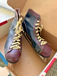 Vintage Canadian Silver Star Canadian Beaver Ice Skates SZ 10 2/3