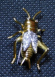 14 Kt Gold Cricket Pin 6.1 Grams