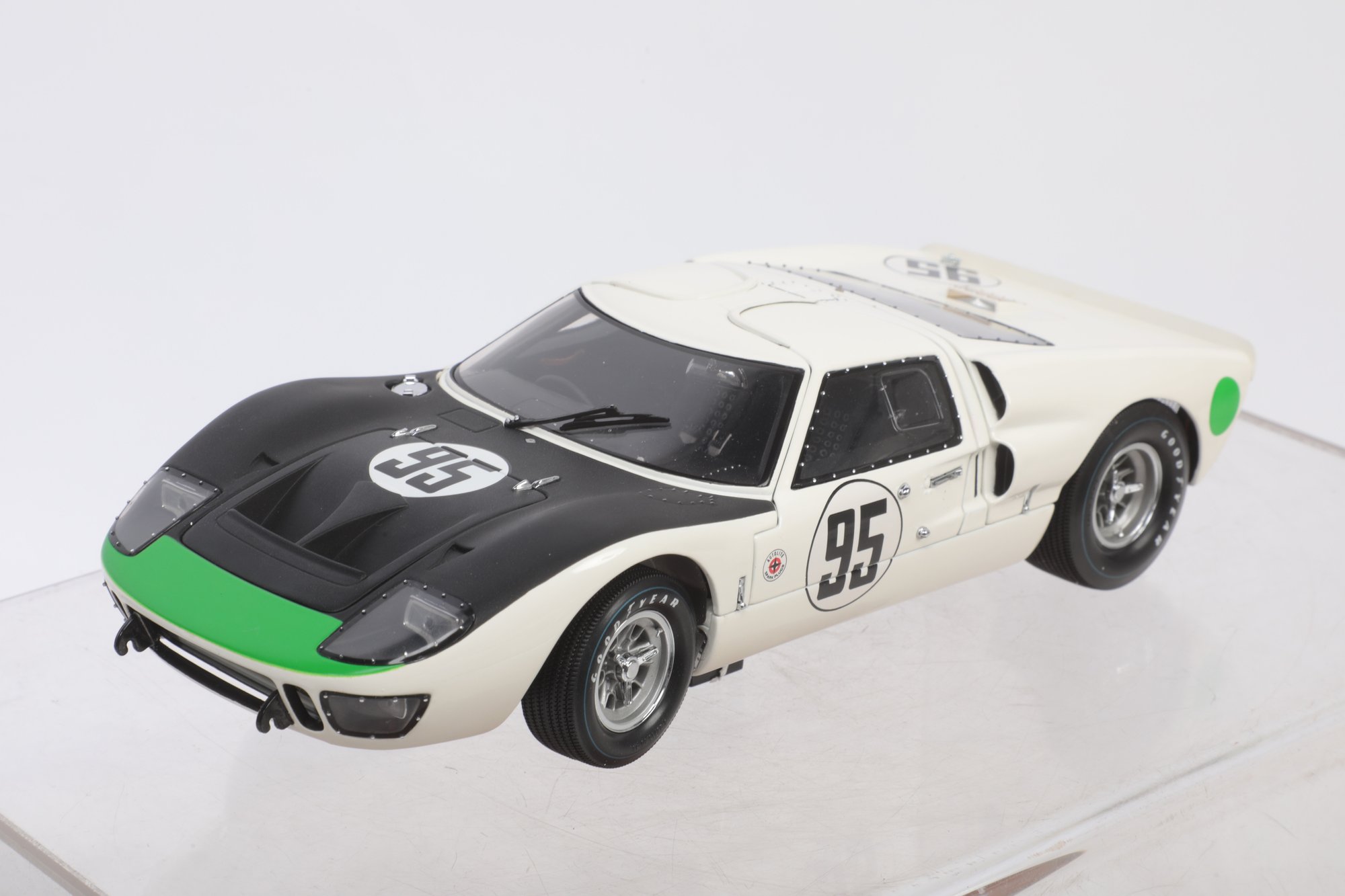 1/18 エグゾト フォード GT40 Mk2 #95 デイトナ 1966