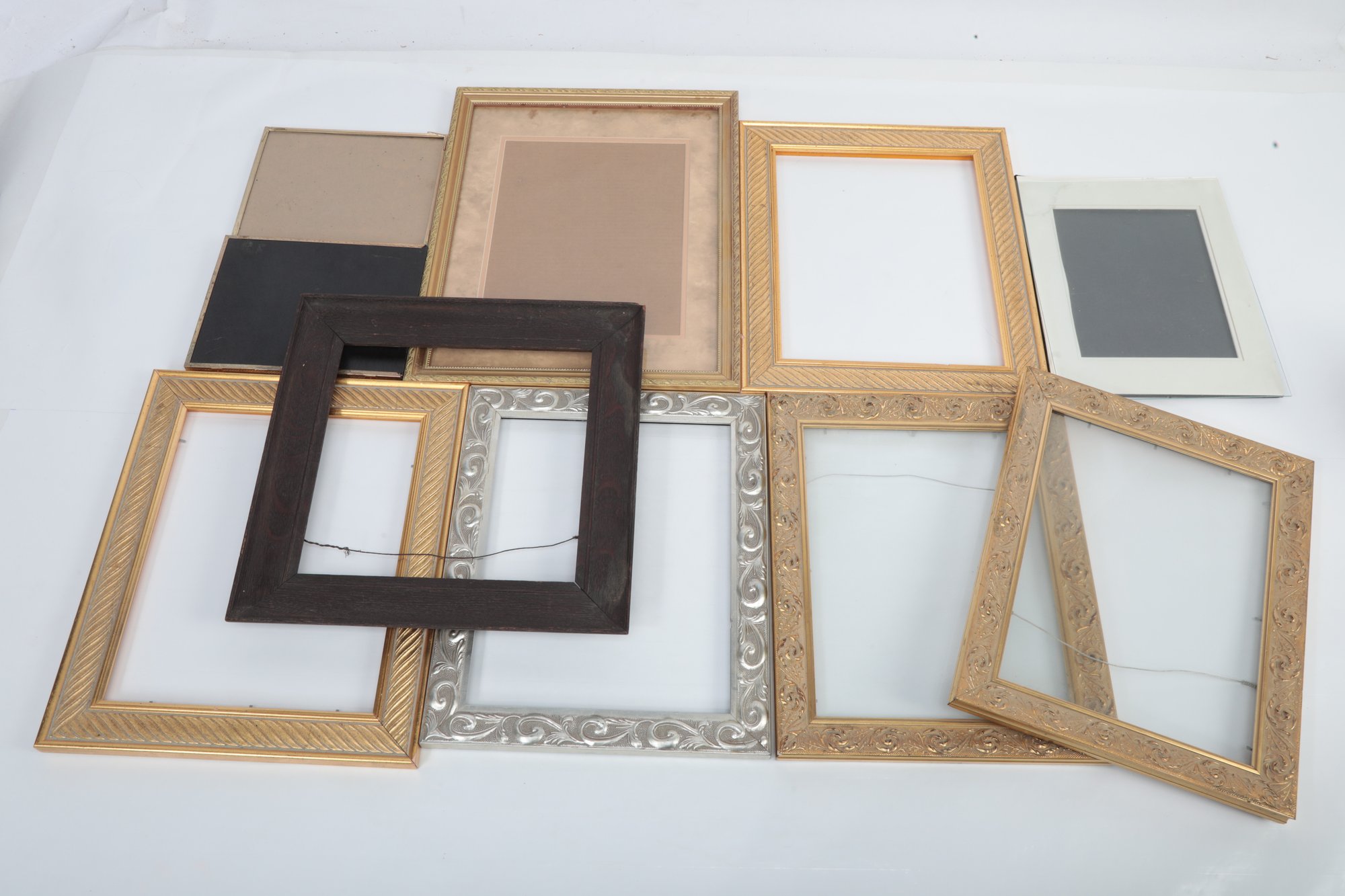Assorted Picture Frames Sizes Vary #141330 | Auctionninja.com