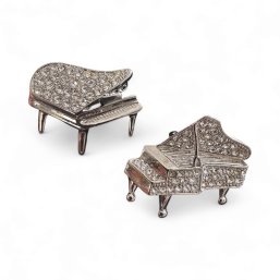 Lovely Pair Of Small Vintage Crystal Rhinestone Grand Piano Brooch Pins
