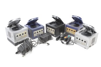 5 Nintendo Game Cube Consoles W/3 Power Cords & 1 Controller