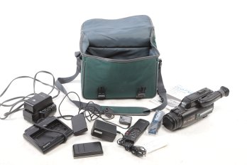 Vintage Sony CCD-FX620 Video Camera Recorder W/Travel Bag & Instuction Manual