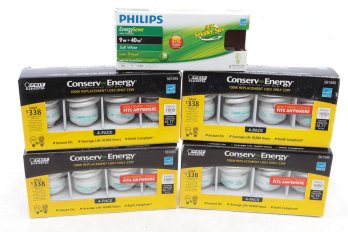 Grouping Of Assorted Light Bulbs