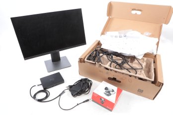 Dell 21' Flatscreen Adjustable Monitor W/Original Box & Web Cab
