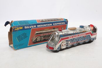 VINTAGE 1960s JAPANESE SILVER MOUNTAIN EXPRESS 4230 BATTERY POWERED TRAIN W/ Box