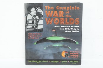 Sci-Fi History: The Complete War Of The Worlds By Holmsten & Lubertozzi, HC DJ With Audio CD